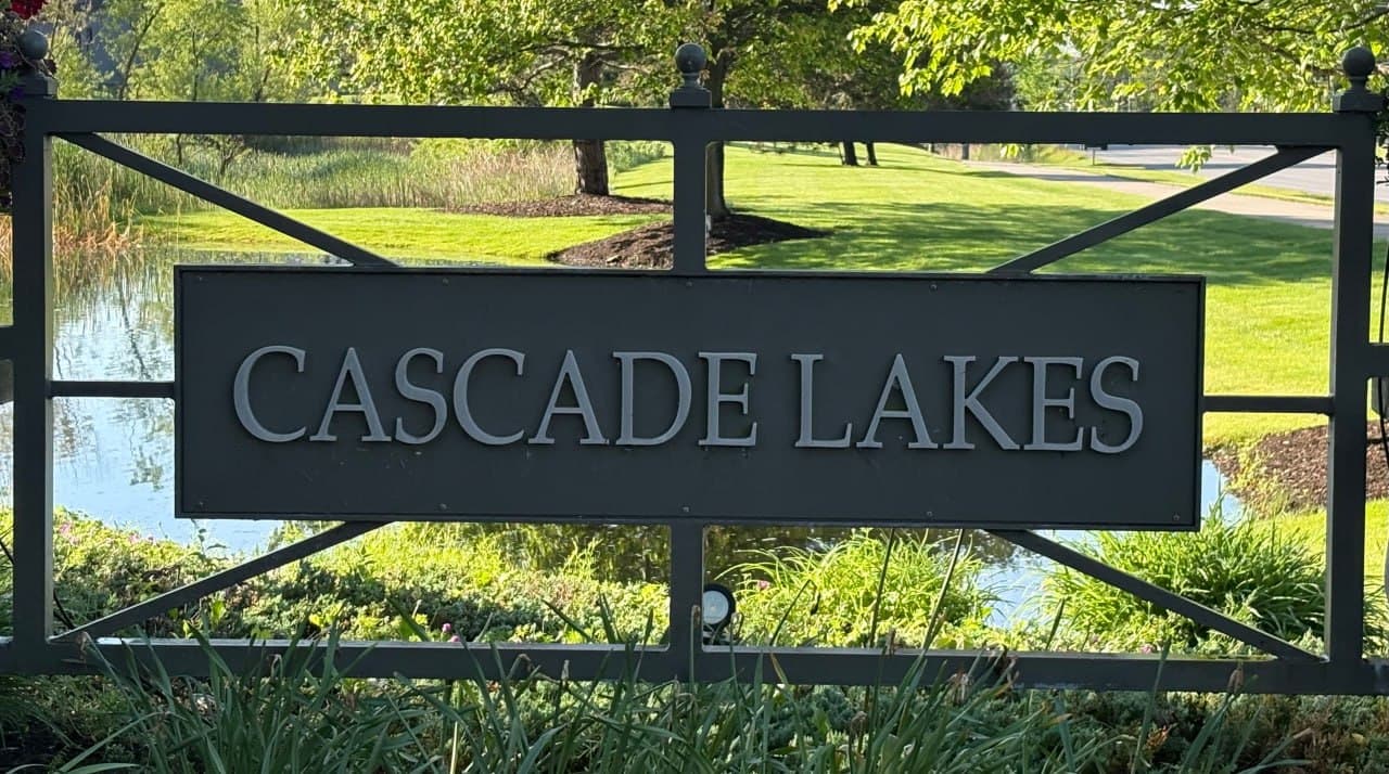Community entrance sign for Cascade Lakes