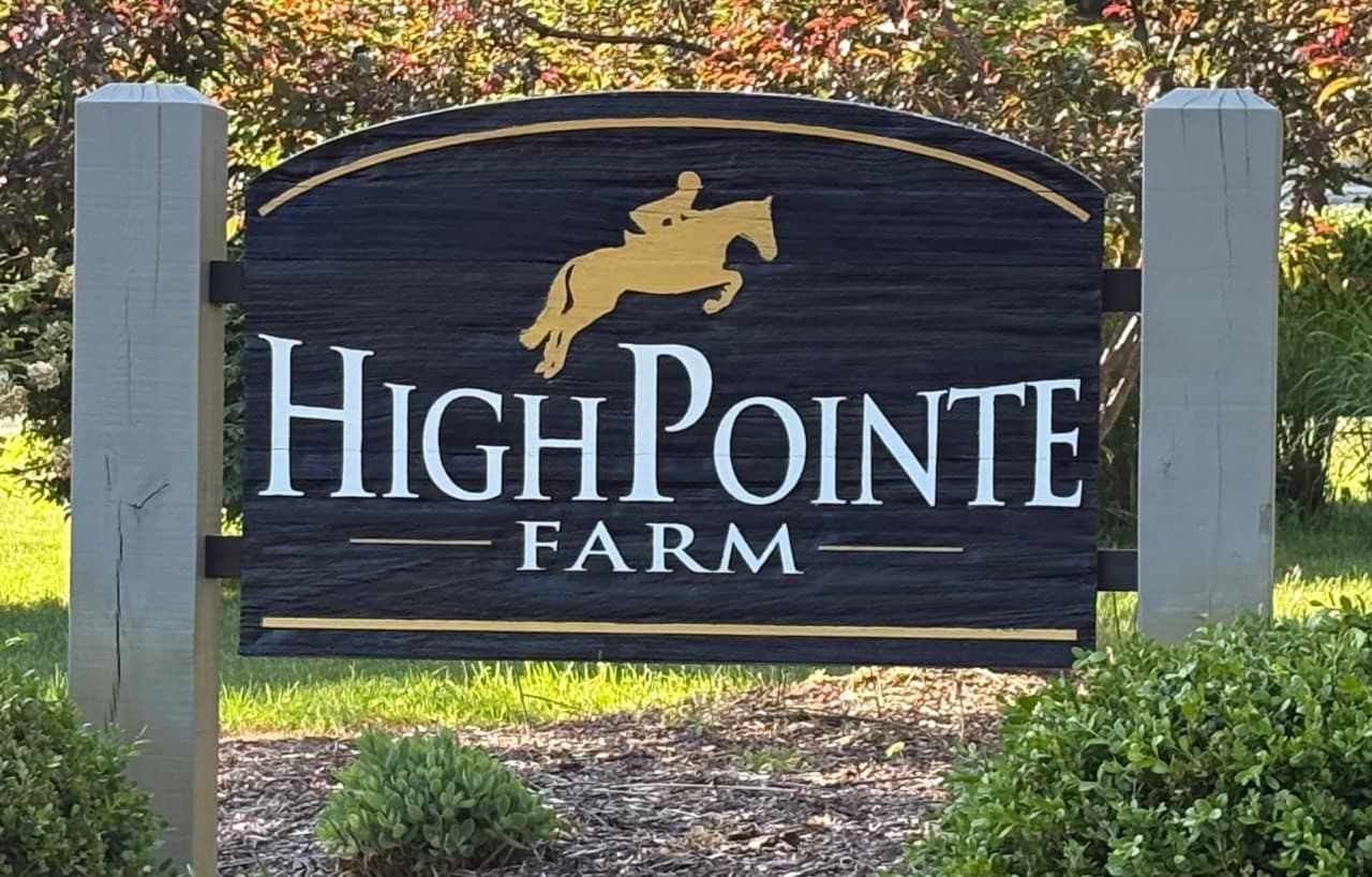 Community entrance sign for HighPointe Farm