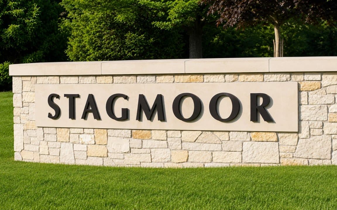 Community entrance sign for Stagmoor